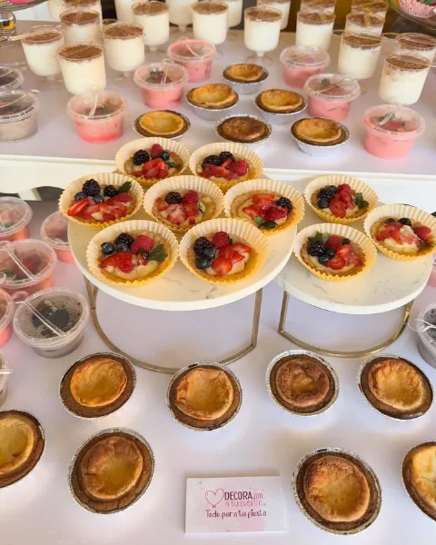Candy bar y mesas de postres. Servicio